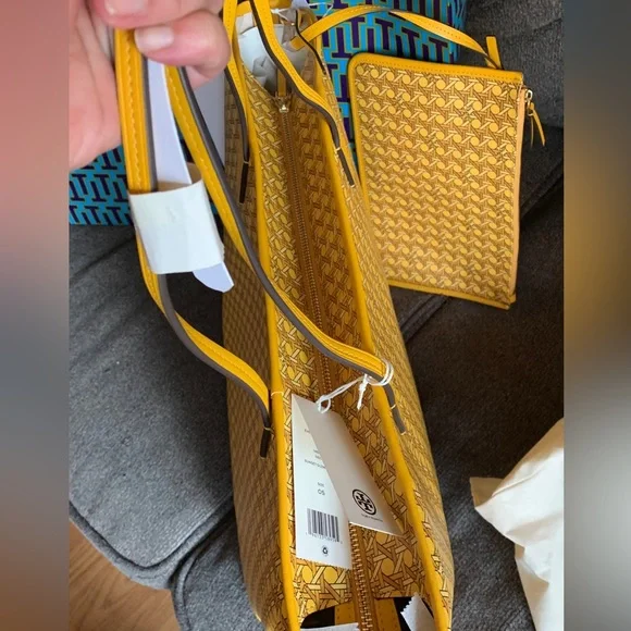 SOLD⛔️Authentic TORY BURCH LOGO coated canvas/leather zip top tote w wristlet - Picture 11 of 16